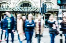 Strikte toepassing wettekst bij beoordeling vergunningaanvraag apotheekhoudende huisarts